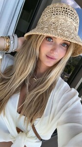 [2024.10.01] katelove_3469393579729326381.jpg