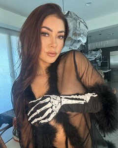 [2024.10.12] ariannyceleste_462949981_1039026417912346_1939106384708789192_n.jpg