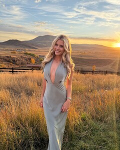 [2024.10.13] lindsaymariebrewer_462971291_727579712897854_8799174732640726628_n.jpg