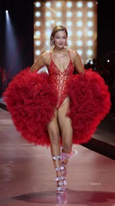 [2024.10.15] gigi_wifeysara_463474697_464527209318162_4426544165603394351_n.jpg