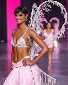 [2024.10.16] taylor_hill_463647924_18468677005024492_7500435038712340192_n.jpg