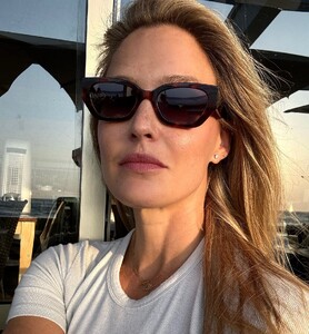 [2024.10.17] barrefaeli_463416439_18467337124041153_3918268458517627883_n.jpg