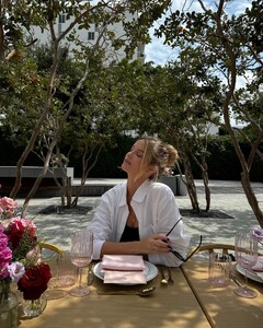 [2024.10.17] katelove_463627440_18465138061054296_917408033127924287_n.jpg