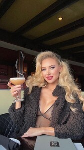 [2024.10.19] tiffanytothxoxo_463814729_18463665925017325_5812457575027214086_n.jpg