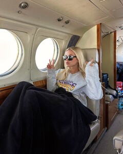 [2024.10.20] livvydunne_464127849_2306296063050486_1233425312891658991_n.jpg