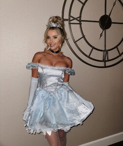 [2024.10.27] lindsaymariebrewer_464881645_536269915776205_4862320896148632294_n.jpg