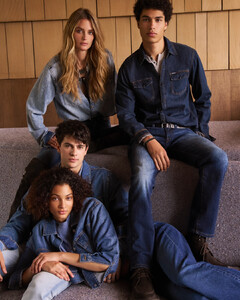 [2024.10.31] buffalojeans_464892940_941450868003166_4956874754547366402_n.jpg