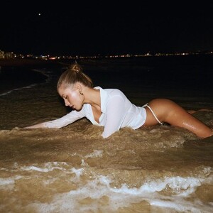 [2024.10.10] ashwilksstylist_462638544_1006210744592374_3787455033080694862_n.jpg