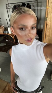 [2024.10.10] livvydunne_s462736783_408719042062246_6967090803313807982_n.jpg