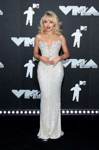 24-vmas-carpet_128.jpg