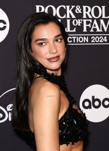523738054_dualipa-5.jpg