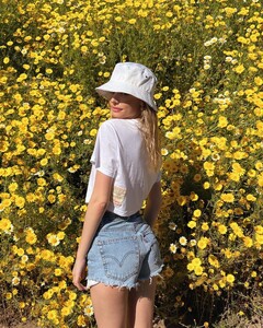 Alexis Bumgarner - Instagram [2023.04.22] 2.jpg