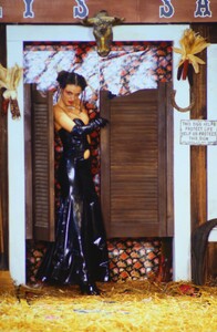 BetseyJohnson1995FW26.thumb.jpg.ffe30aedb89878f3b0e14d470ba012af.jpg