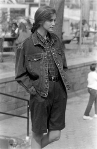 CalvinKlein_Jeans_Fall1988_Mary_Matthews_017.jpg