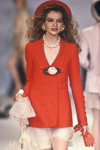 Chanel1990HauteCouture125.thumb.jpg.3b402eb97801f4388f17e868619cf735.jpg