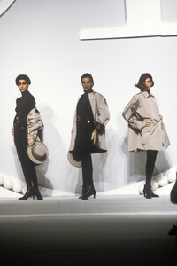 ChristianDior1991FW6.thumb.jpg.40819c436f9f166c5fb0f3502a9b7545.jpg
