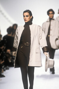 ChristianDior1991FW7.thumb.jpg.e0f4b31ff3081bae1da4a07a9d2a01b0.jpg