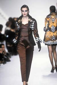 ChristianDior1991FW9.thumb.jpg.02a704da0a694ba2fb899b83a71a1f55.jpg