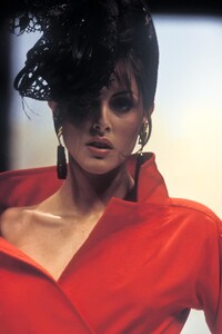 ChristianDior1993HauteCoutureSS49.thumb.jpg.357a1b04b2ca9a2655e953c6e2b6a7e0.jpg