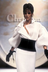 ChristianDior1993HauteCoutureSS56.thumb.jpg.1db82b788cf47262c949288fe6bfbeab.jpg