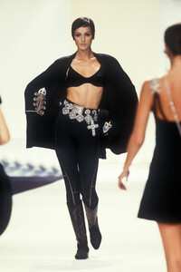 ChristianDior1994SS1.thumb.jpg.23793b2c5aa498ea489450e167c1670a.jpg