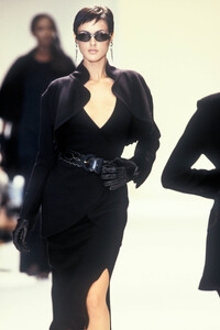 ChristianDior1994SS11.thumb.jpg.94f974ecf9c6b1d760a99fa7fe573fc7.jpg