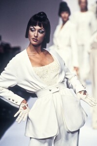 ClaudeMontana1993SS13.thumb.jpg.6e46afdf64894d30281336bdae6abee0.jpg