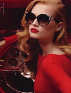 Dior_Eyewear_Fall_Winter_2009_10_03.thumb.jpeg.39374d585cc69ec21a8c2ce411e7782f.jpeg