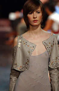 DominiqueSirop2003HauteCouture42.thumb.jpg.912d3ba94601bb2cdedeee21b15ecf00.jpg