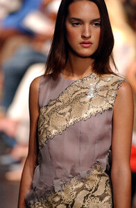 DominiqueSirop2003HauteCouture65.thumb.jpg.a4b038057b40a2ea37e559db4eb02e6f.jpg
