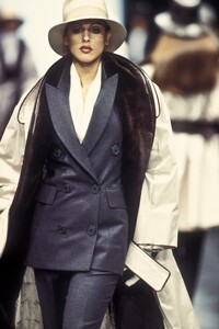 GianfrancoFerre1993FW20.thumb.jpg.c0fc48a0737e6606cb2af1ab02e3590a.jpg