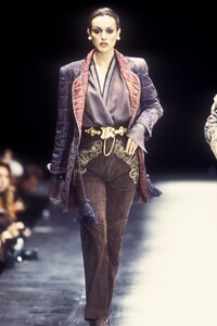 GianfrancoFerre1993FW40.thumb.jpg.e8e250efeea82dfb018c5125daa02c11.jpg