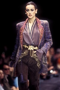 GianfrancoFerre1993FW41.thumb.jpg.a0dc628065243a4886863ec1a077651b.jpg