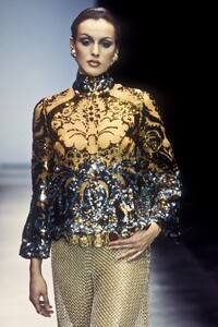 GianfrancoFerre1993FW46.thumb.jpg.5d5d6c10f85d9d5ce0bcff7b5e529d92.jpg
