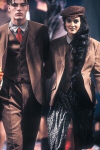JeanPaulGaultier1991SS6.thumb.jpg.e41391bed2dec4e9e3b963ee90a70373.jpg
