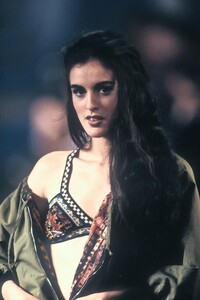 JeanPaulGaultier1991SS9.thumb.jpg.2707c091bb3ea3a4f28fd25fe3263e5f.jpg