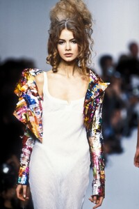 JohnGalliano1992SS60.thumb.jpg.d8bf05ec8e9d7299fa5eaee27f408fdd.jpg