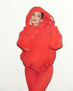 Kylie-Jenner-Khy-Entire-Studios-Collection01.thumb.jpg.db5e92d3322f17b875ed901efcdb2c43.jpg