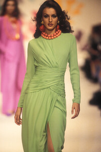 OscardelaRenta1993SS15.thumb.jpg.26f4a4fdf83106e7864c5cbf3cb759a6.jpg