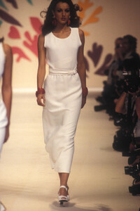 OscardelaRenta1993SS7.thumb.jpg.3454056fdc7a399a66a7eba3a935b3db.jpg