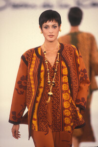 OscardelaRenta1994SS2.thumb.jpg.764fe086b262696996b85a88a7a51f3a.jpg