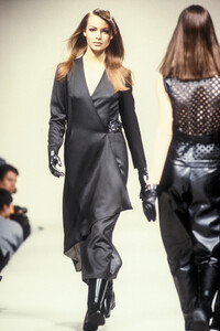 PacoRabanne1993WomenRTW44.thumb.jpg.c5fedbef9098a4a68c7f02438ba8d2b0.jpg