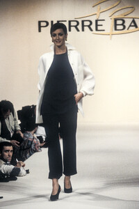 PierreBalmain1994SS11.thumb.jpg.0f281c10501c31c45dc6c20b442dd266.jpg