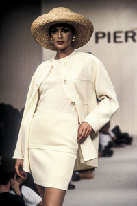 PierreBalmain1994SS19.thumb.jpg.2af0896fe6c116212a38ca48cfc41b5b.jpg