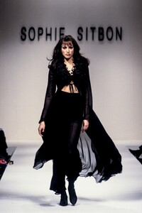 SophieSitbon1993FW6.thumb.jpg.84216968ac6a80590bfdf19aaedcf9c2.jpg