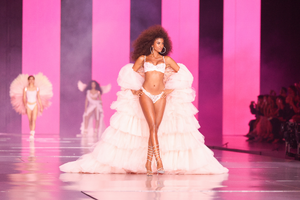 The2024VictoriasSecretFashionShow1.png.f744f073f5f8d8279c00ea52e584b3a2.png