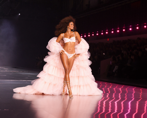 The2024VictoriasSecretFashionShow3.png.298d2a7f4bcc0b7051235eb136df1889.png