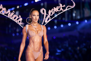 The2024VictoriasSecretFashionShow7.png.17a97a0e5128399b71c5cb54add709f6.png