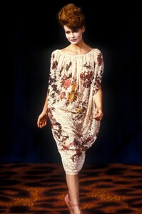 VivienneWestwood1994WomenRTW91.thumb.jpg.7f156e76a9d252c00b2cbc90b7565fd5.jpg