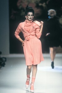 VivienneWestwood1995FW13.thumb.jpg.0e62e2d7c757a0ef3c4a414636fb4586.jpg